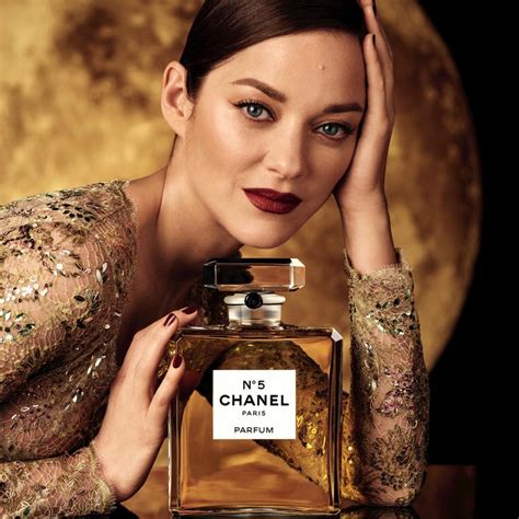 chanel we're on each other's team|Chanel N°5 Advert, Song & Actors – Dancing on Moon.